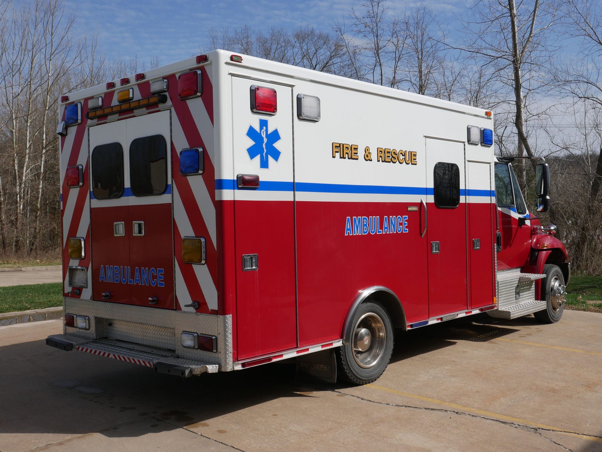 2009-med-tec-international-4300-medium-duty-ambulance-american